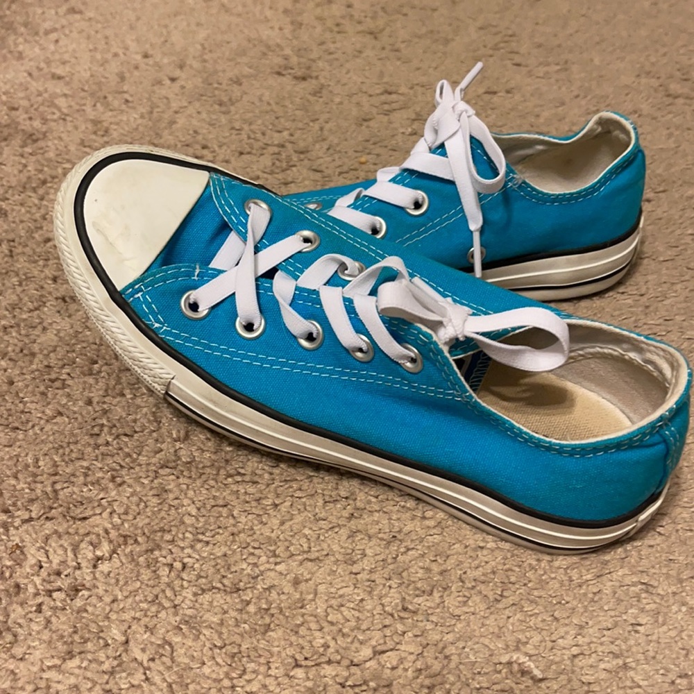 Converse women’s tennis shoes
